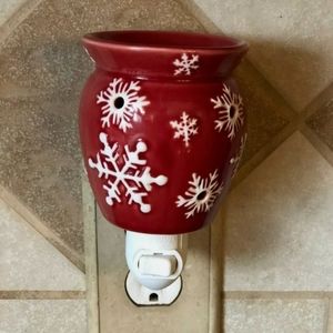 Scentsy snowflake-red mini warmer **retired***